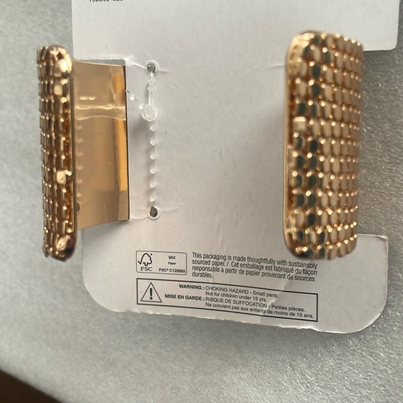 Gold Tone Skull Cuff Bracelet - Picture 3 of 14